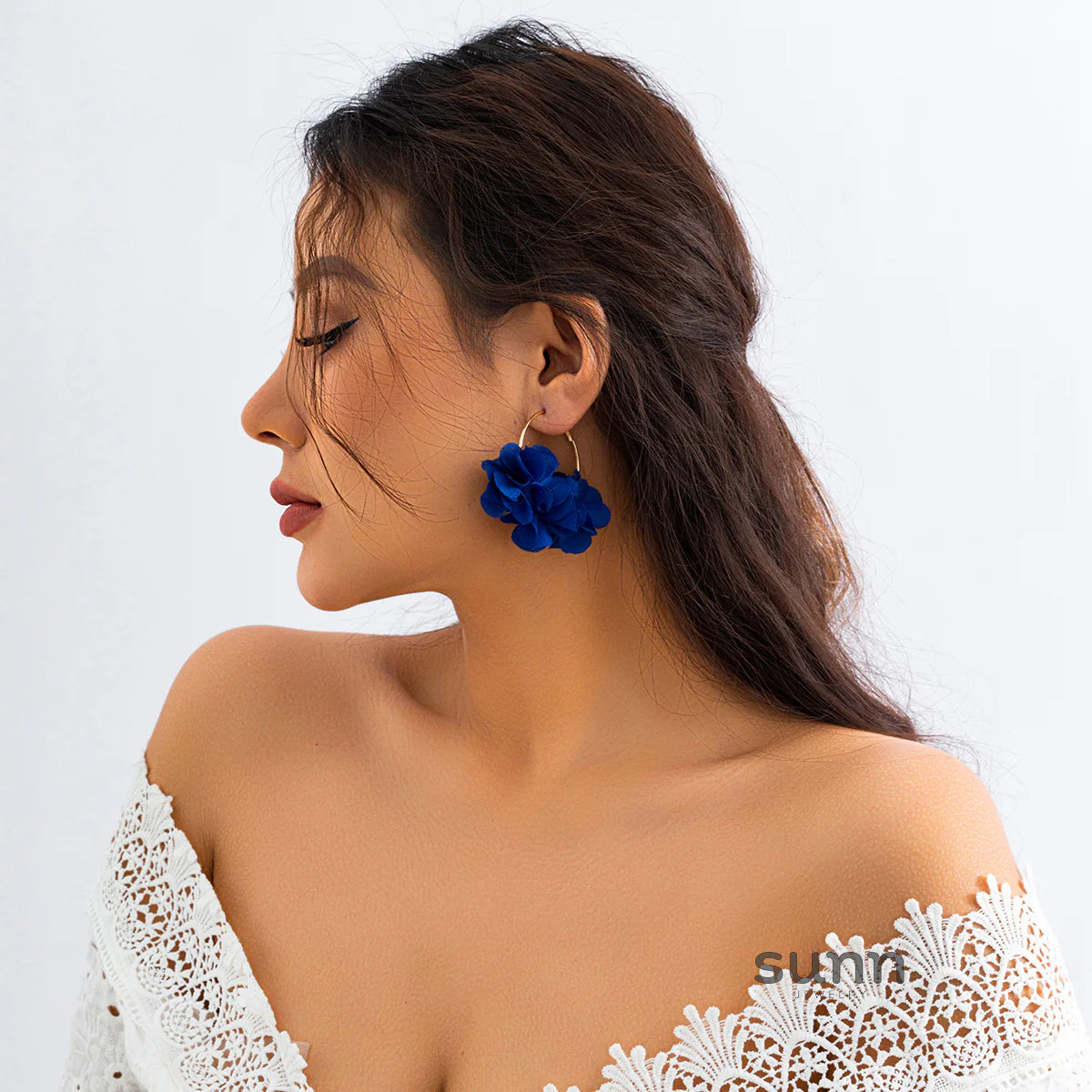 Neyla Delicate Floral Earrings