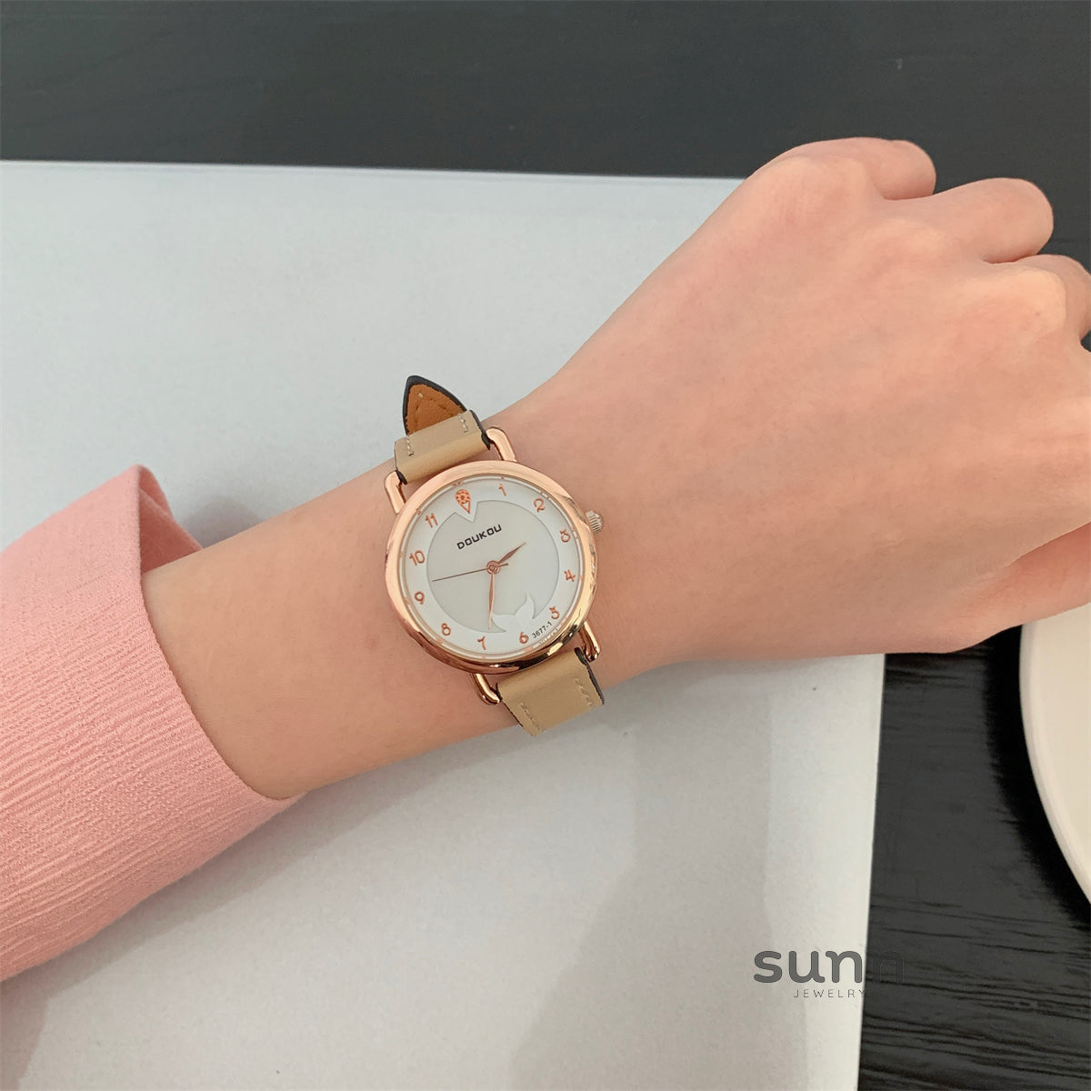 Nico Iridescent Shell Face Watch [H7KJZ9P9]