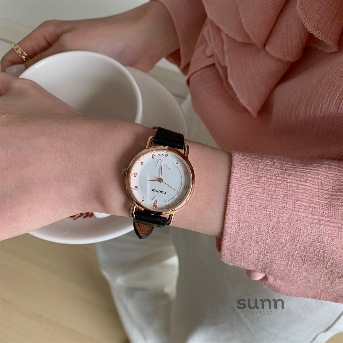 Nico Iridescent Shell Face Watch [L0GB8BVV]