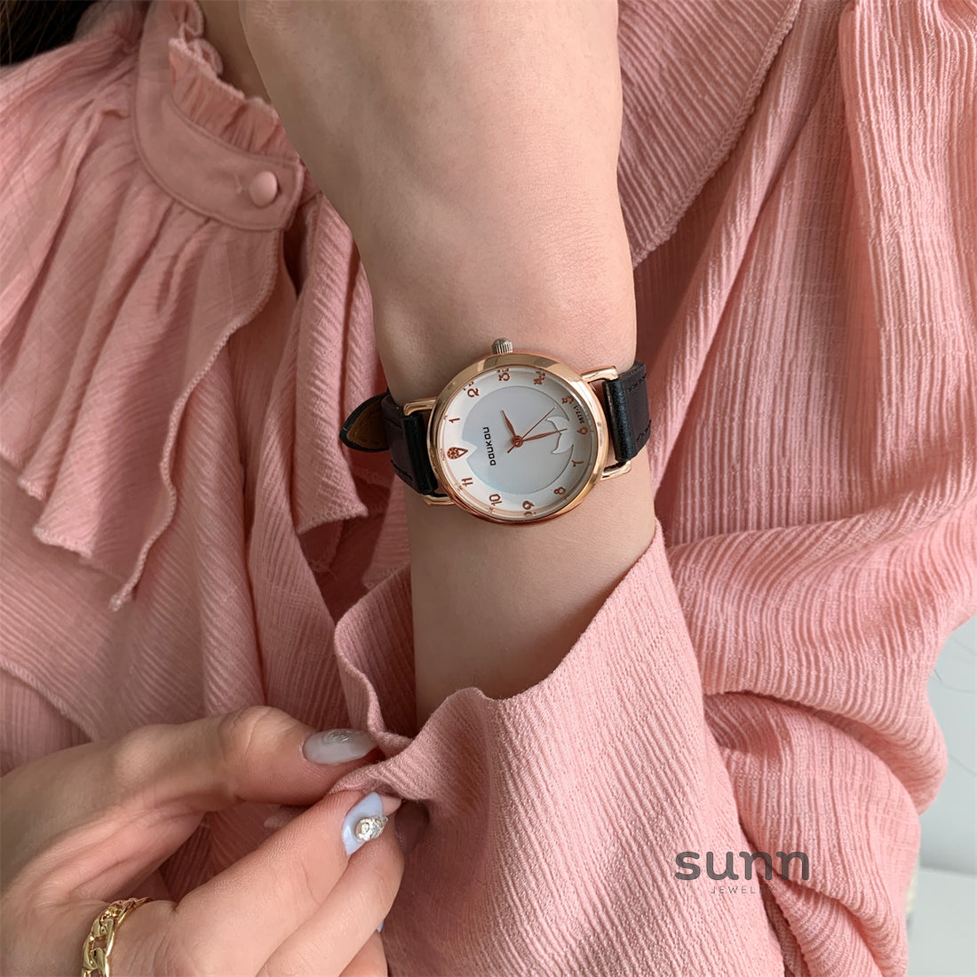 Nico Iridescent Shell Face Watch [TG8400V2]