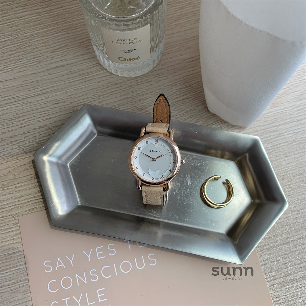 Nico Iridescent Shell Face Watch [CK2ULAYH]