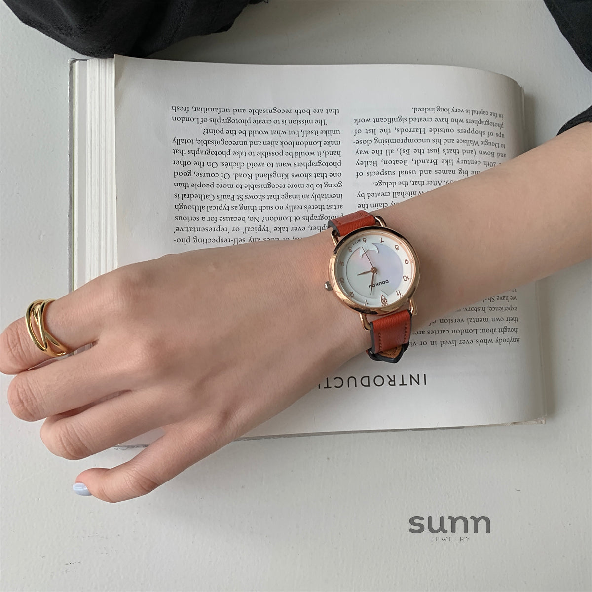 Nico Iridescent Shell Face Watch [MVW5H3ZA]