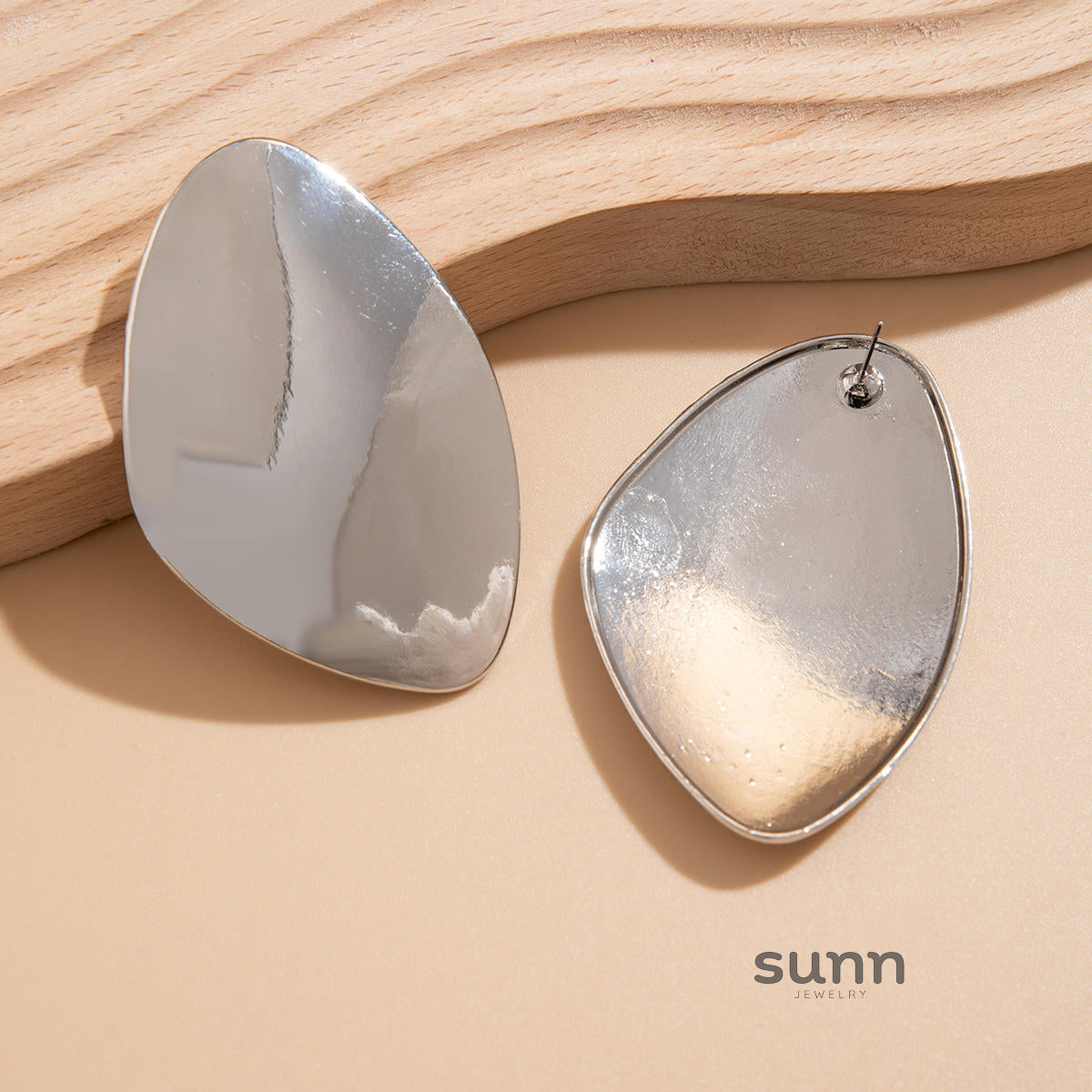 Nidhi Geometric Statement Earrings [ISORC9UY]