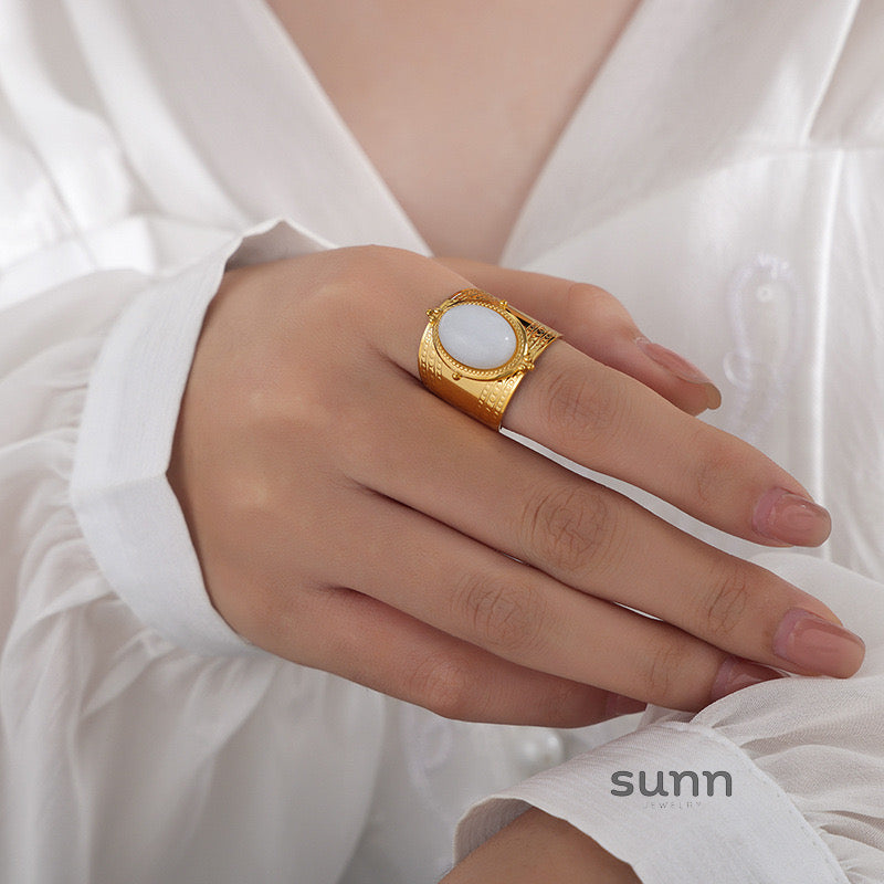 Nihira Embossed Open Ring [0ASCALGZ]