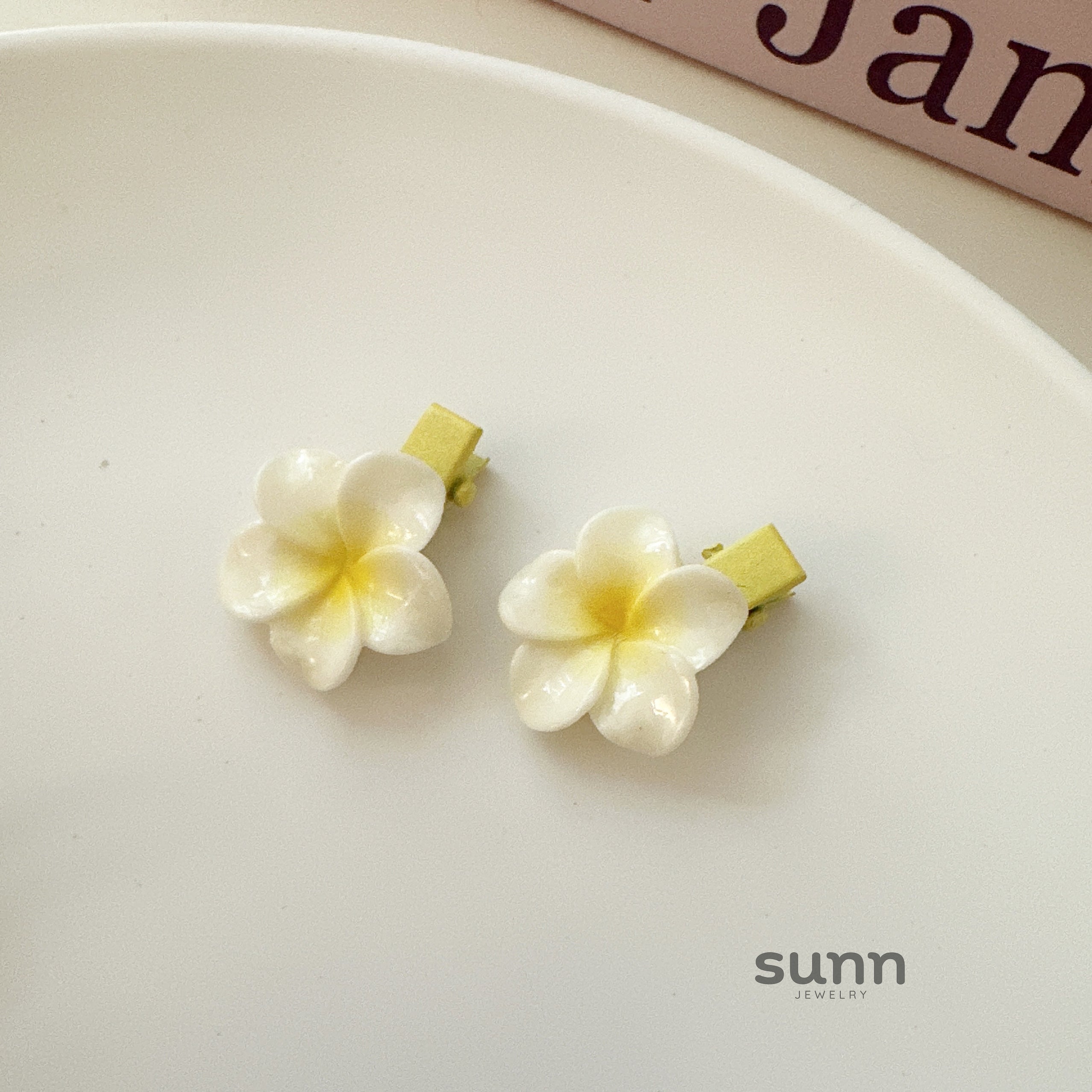 Nilah Plumeria Hair Accessories [GWBQ3UC9]