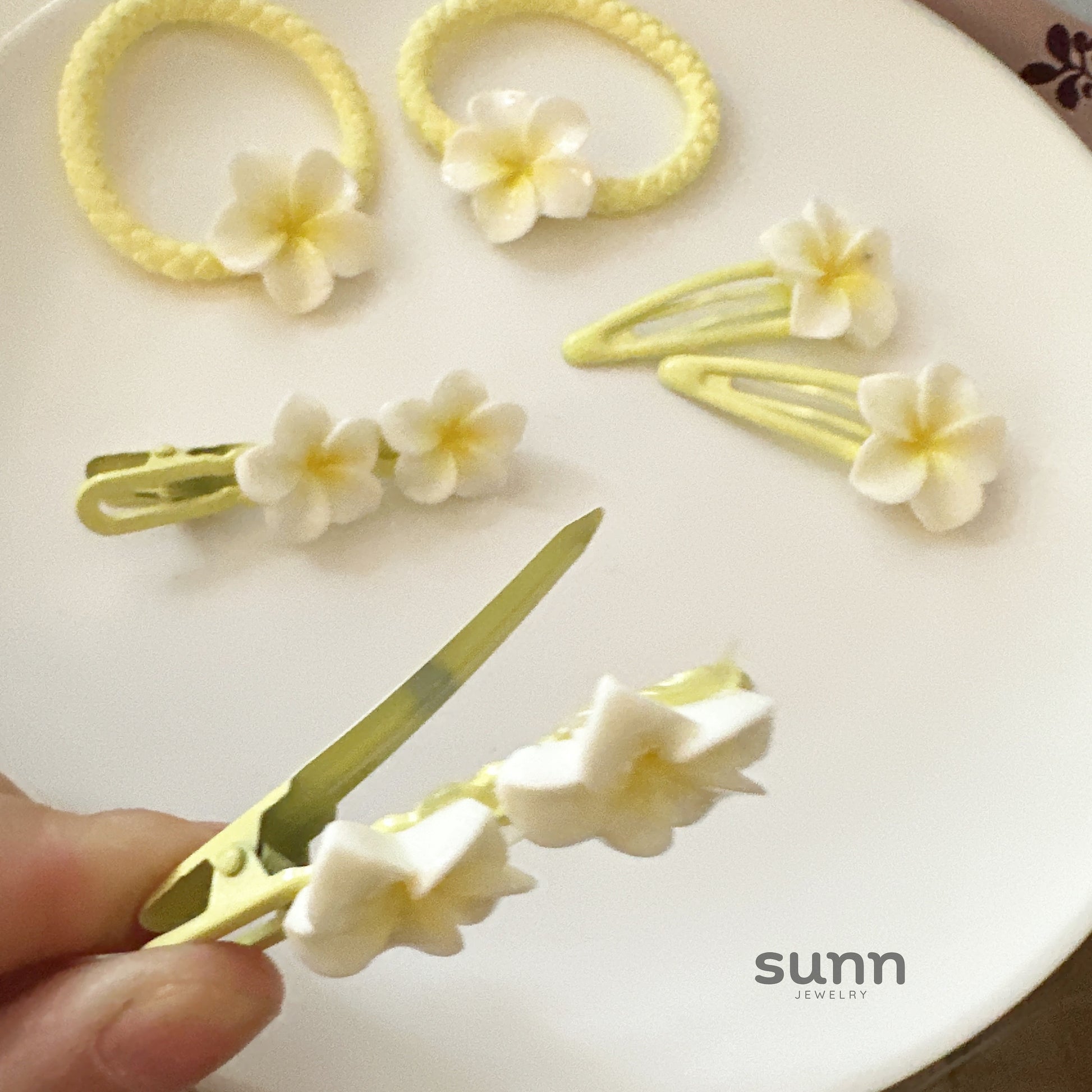 Nilah Plumeria Hair Accessories [3X6X8YTL]