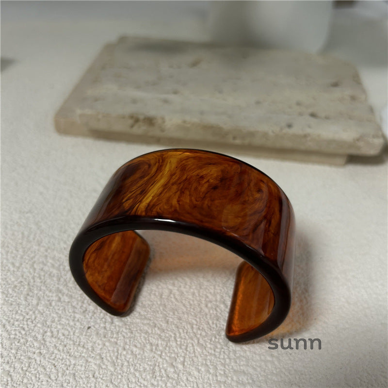 Nimrat Irregular Resin Bracelet [AVS5DHFC]