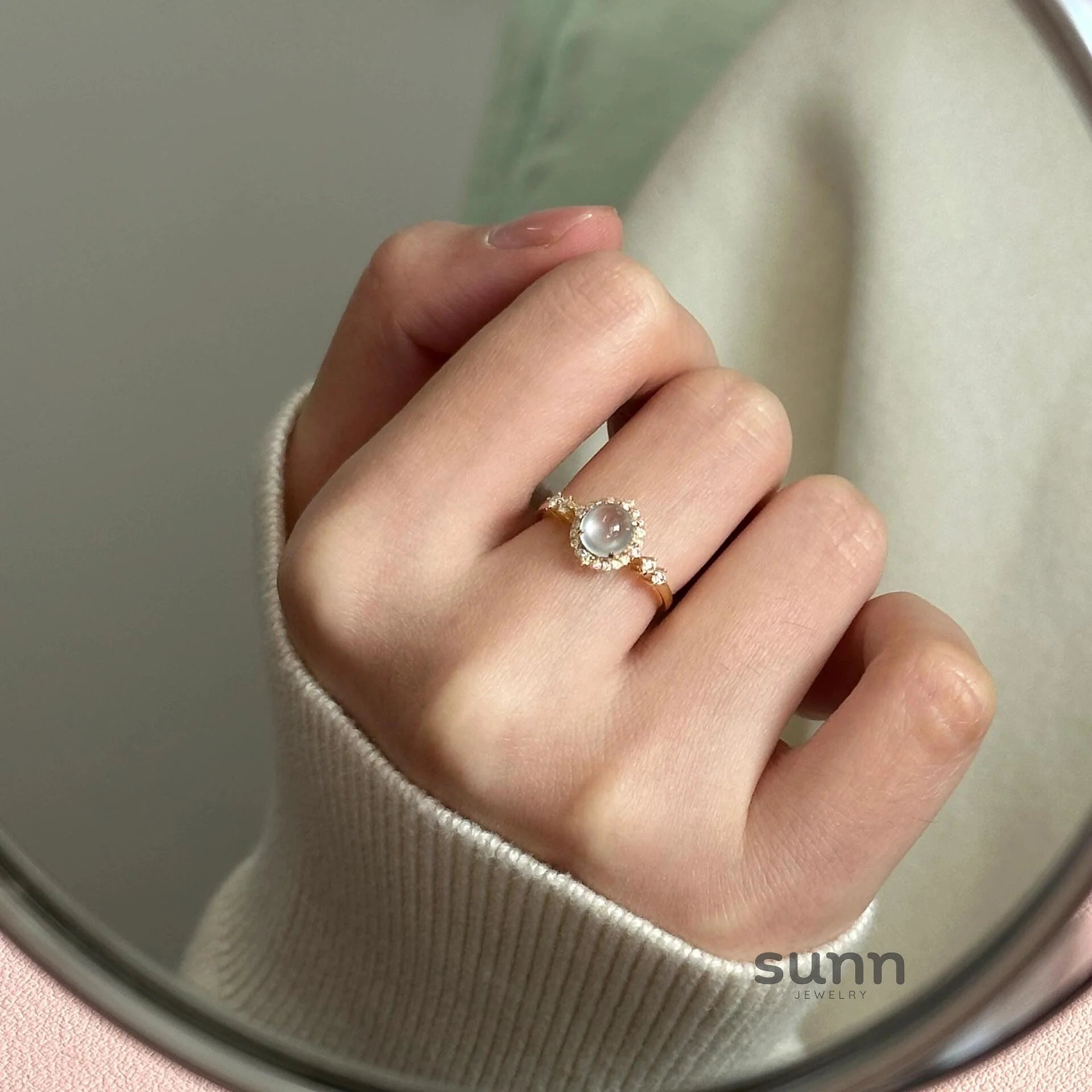 Niomi Delicate Chalcedony Ring