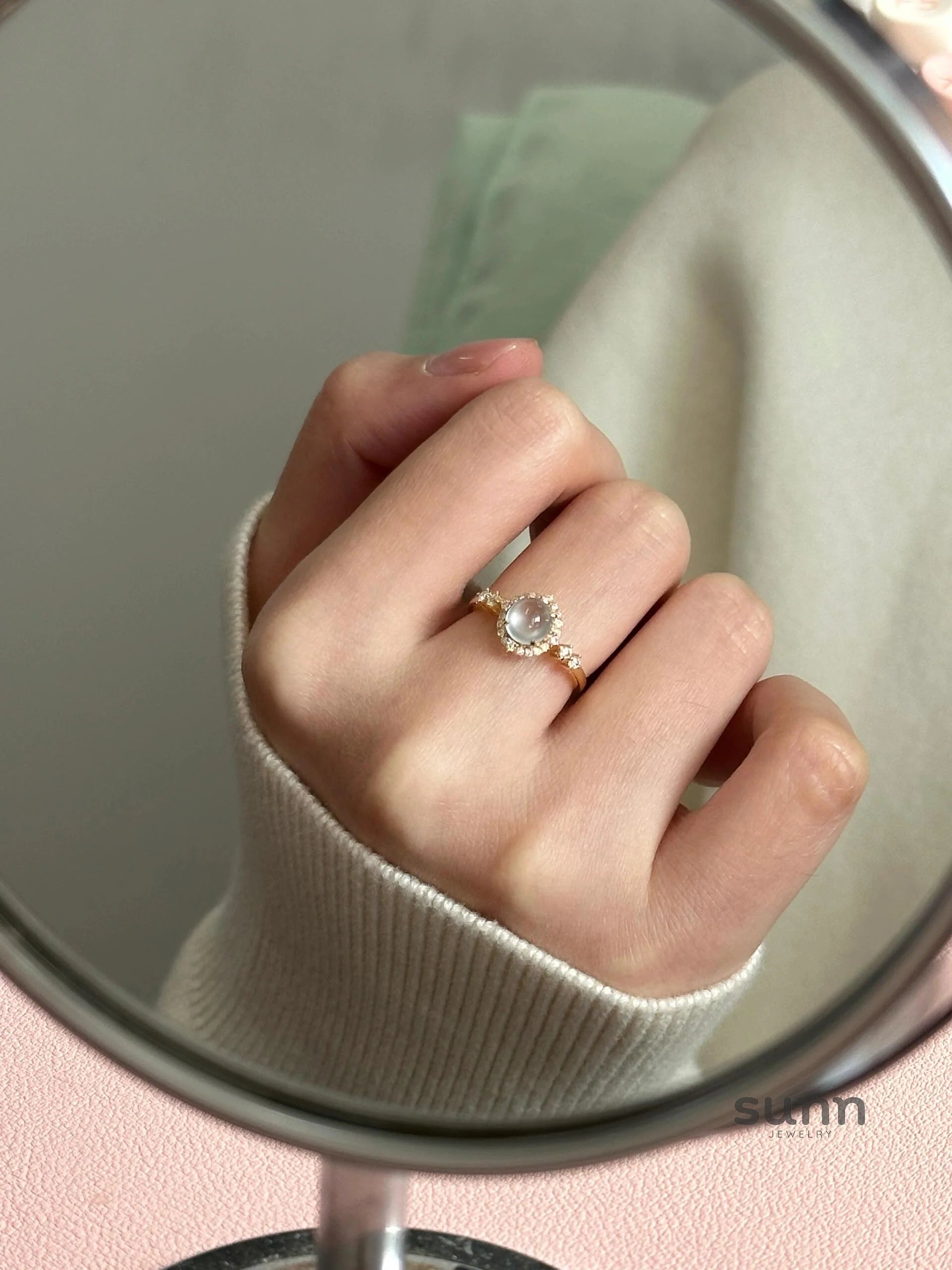 Niomi Delicate Chalcedony Ring