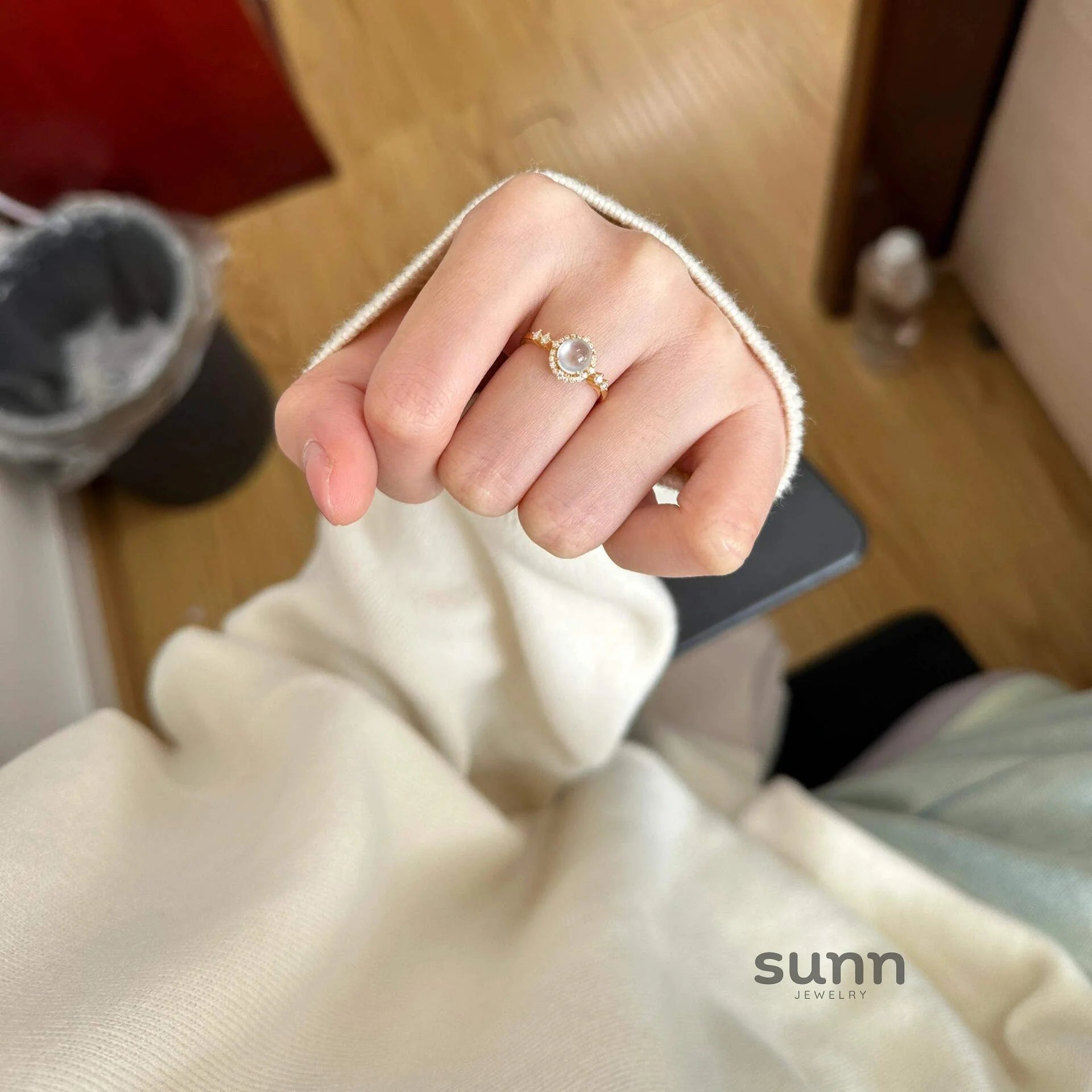 Niomi Delicate Chalcedony Ring