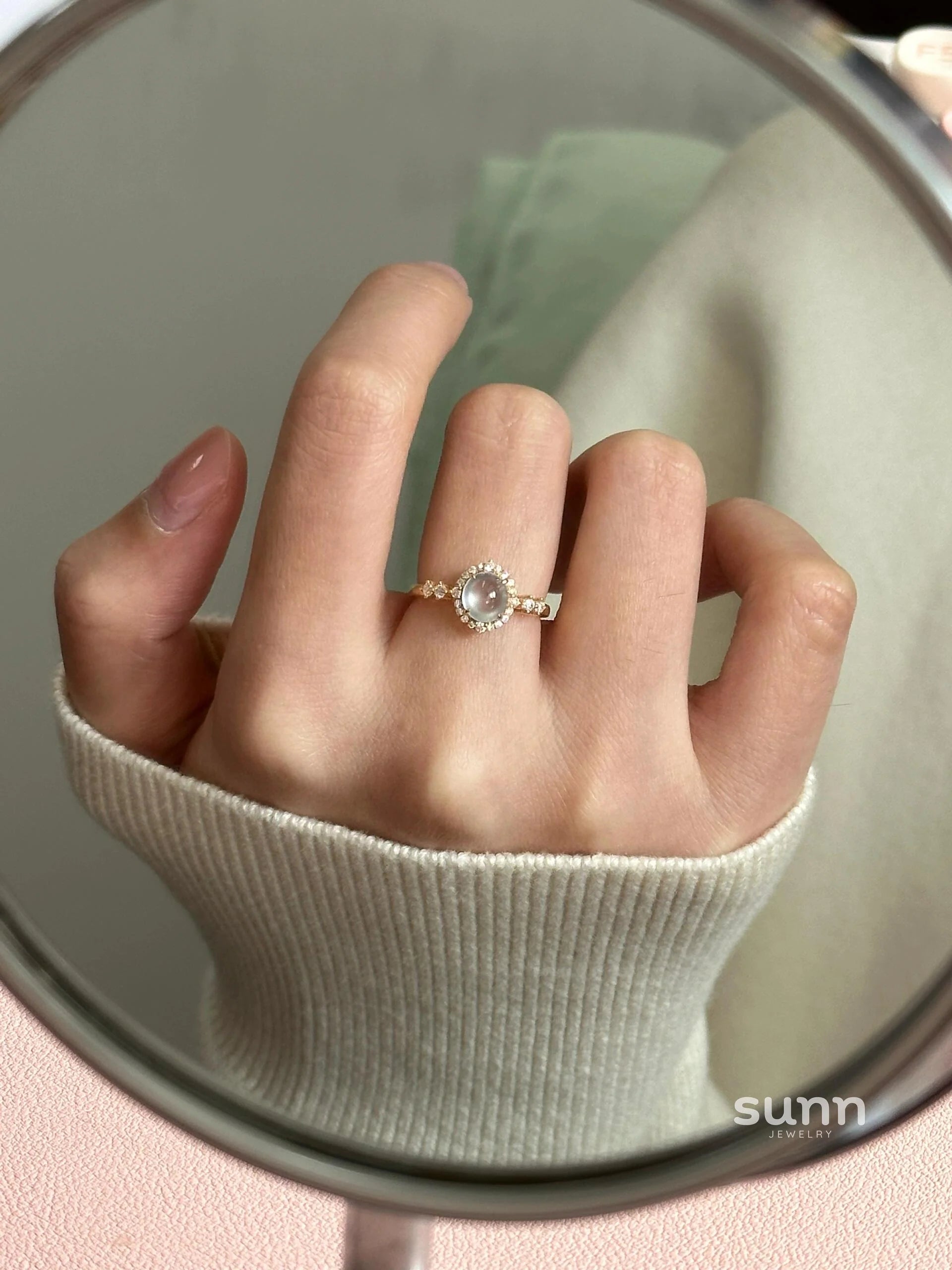 Niomi Delicate Chalcedony Ring