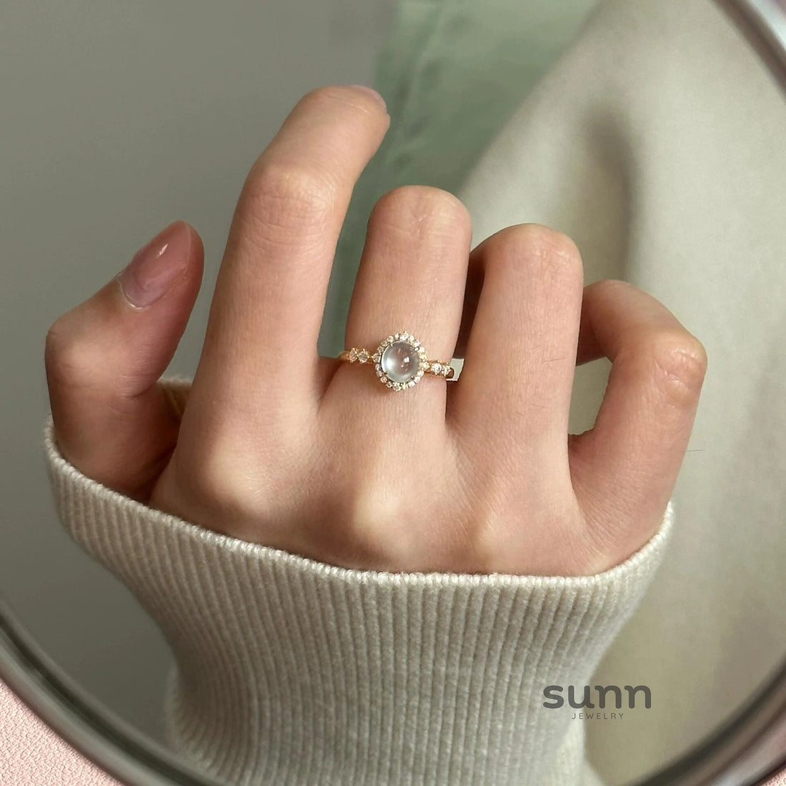 Niomi Delicate Chalcedony Ring