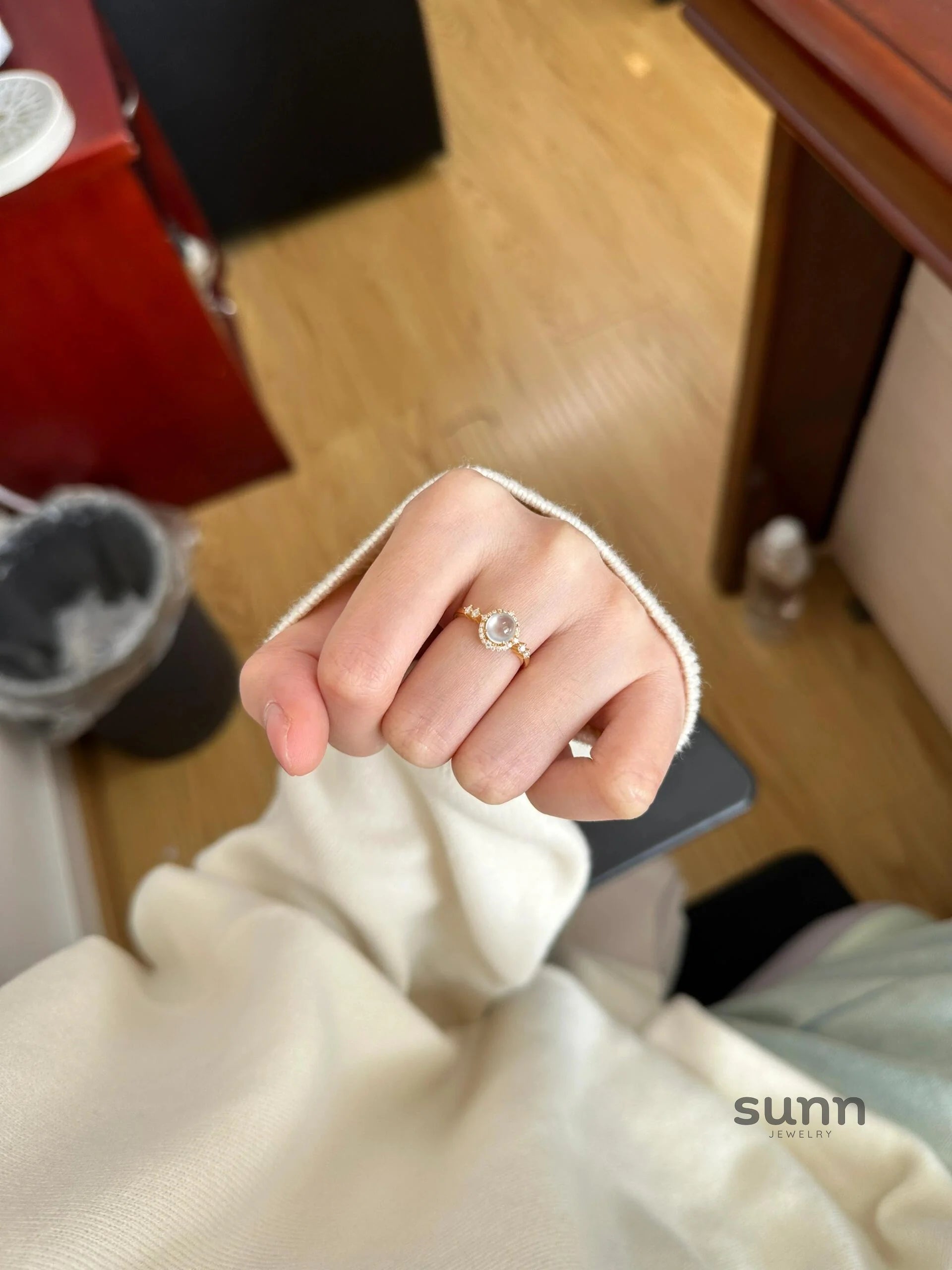 Niomi Delicate Chalcedony Ring