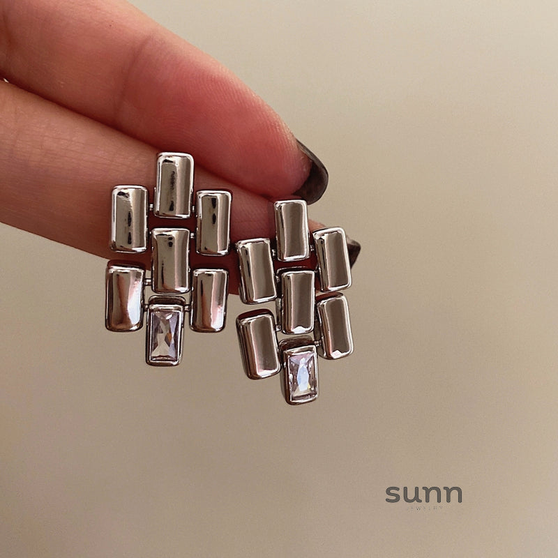 Nitara Sculptural Metal Drop Earrings [PFZG57JO]