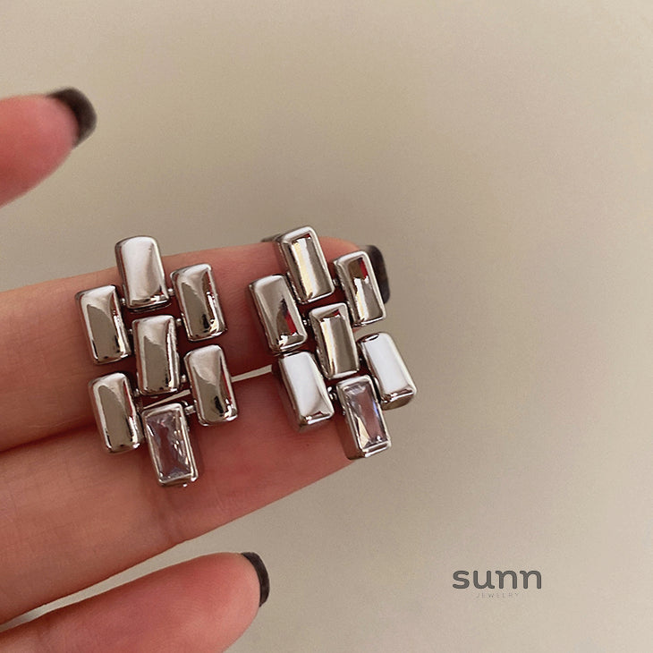 Nitara Sculptural Metal Drop Earrings [J3XDAZQ1]
