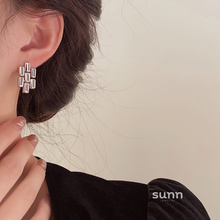 Nitara Sculptural Metal Drop Earrings [876E7JF2]