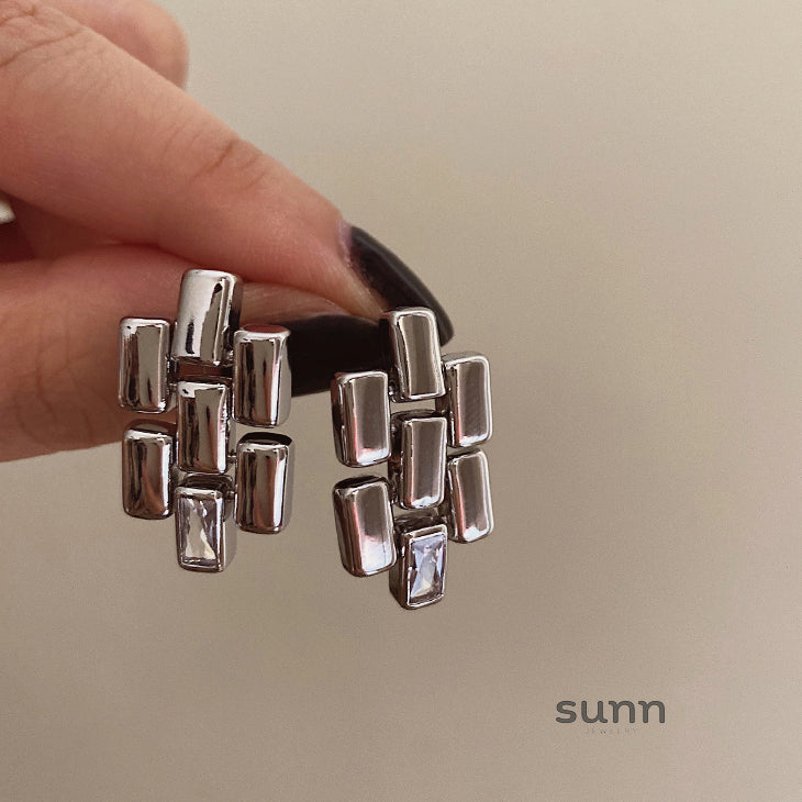 Nitara Sculptural Metal Drop Earrings [MELPH41Q]