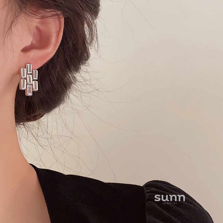 Nitara Sculptural Metal Drop Earrings [RS8PQXM0]