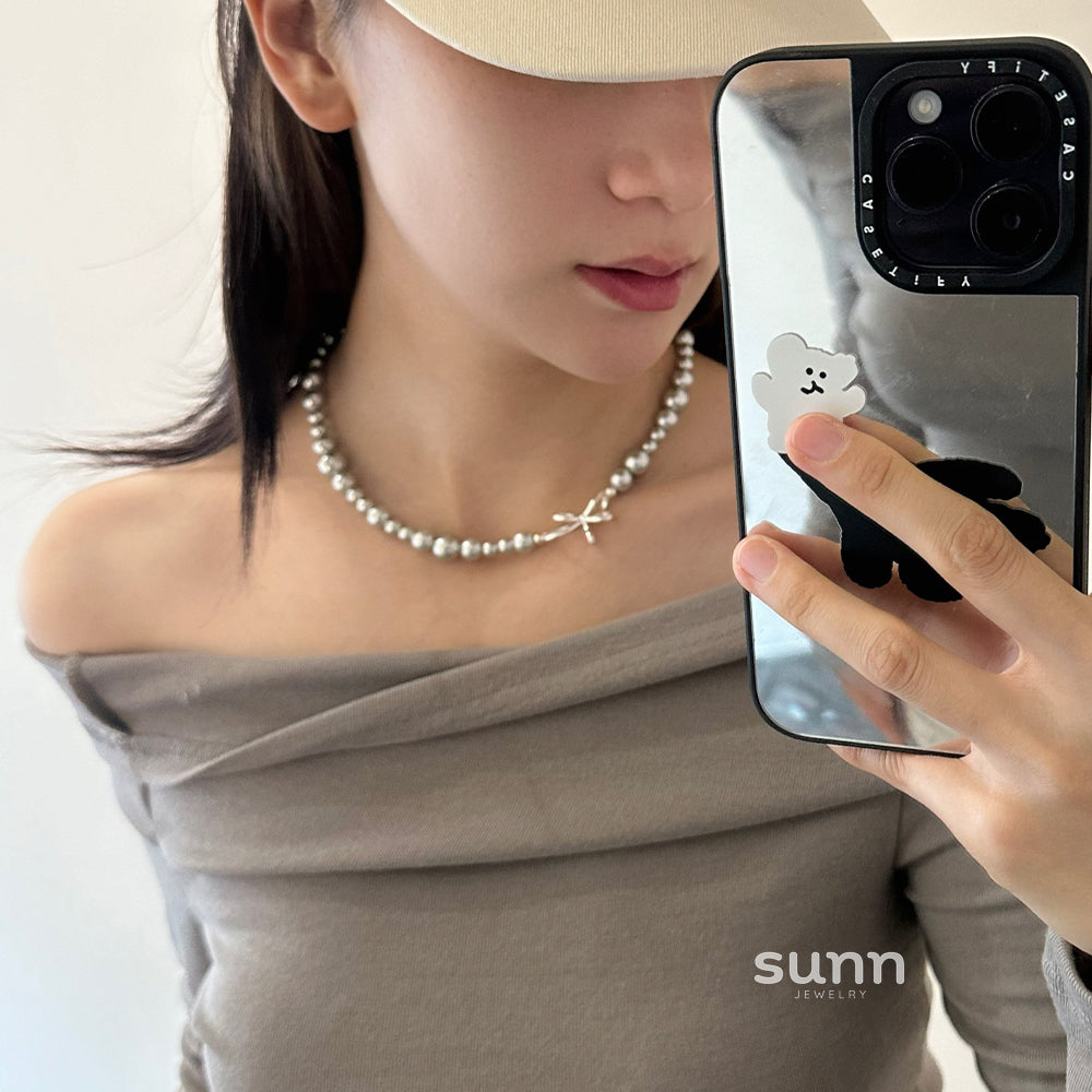 Niyah Bow Pearl Necklace [EOMIMB4V]