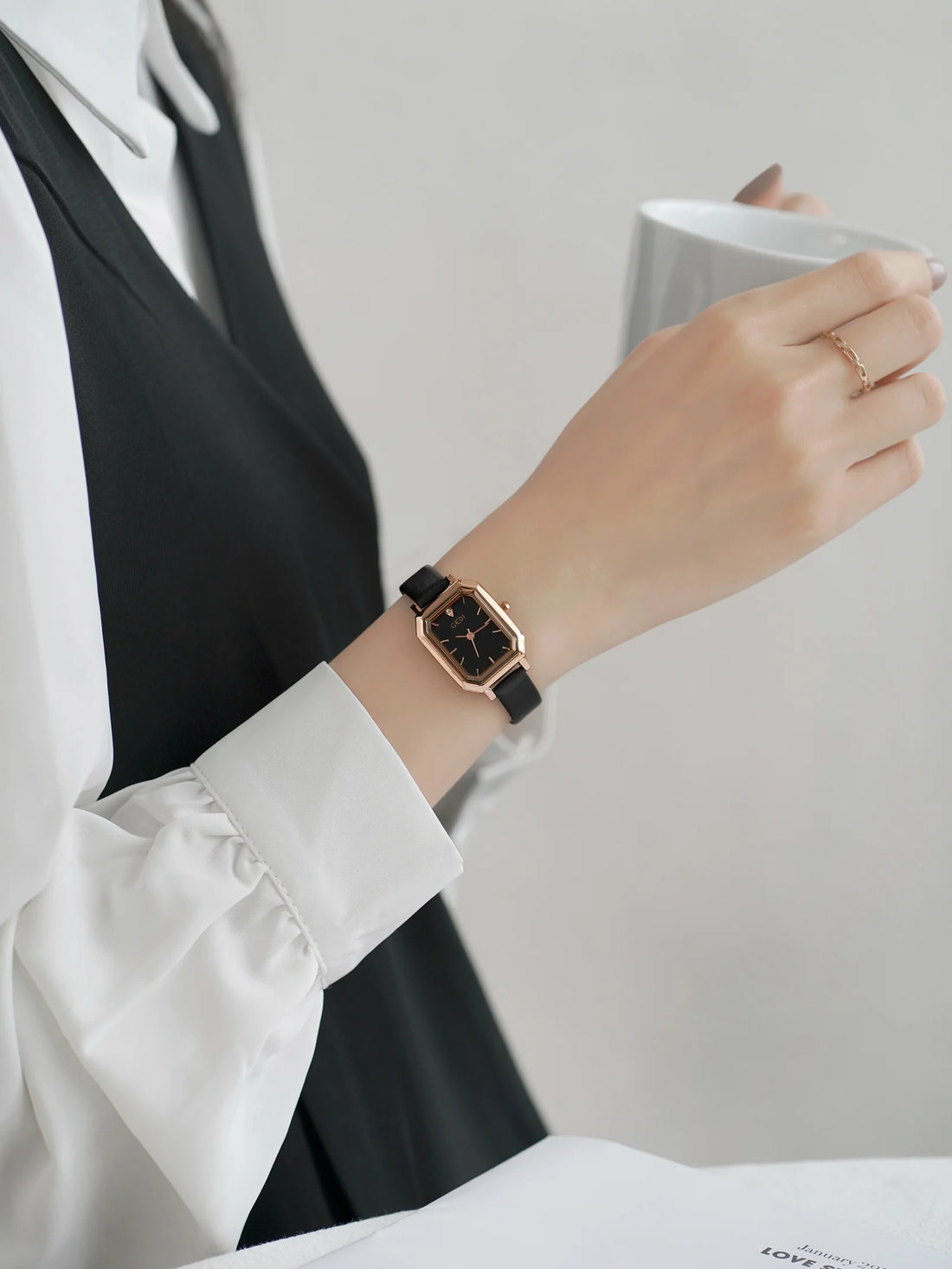 Niyah Elegant Square Watch