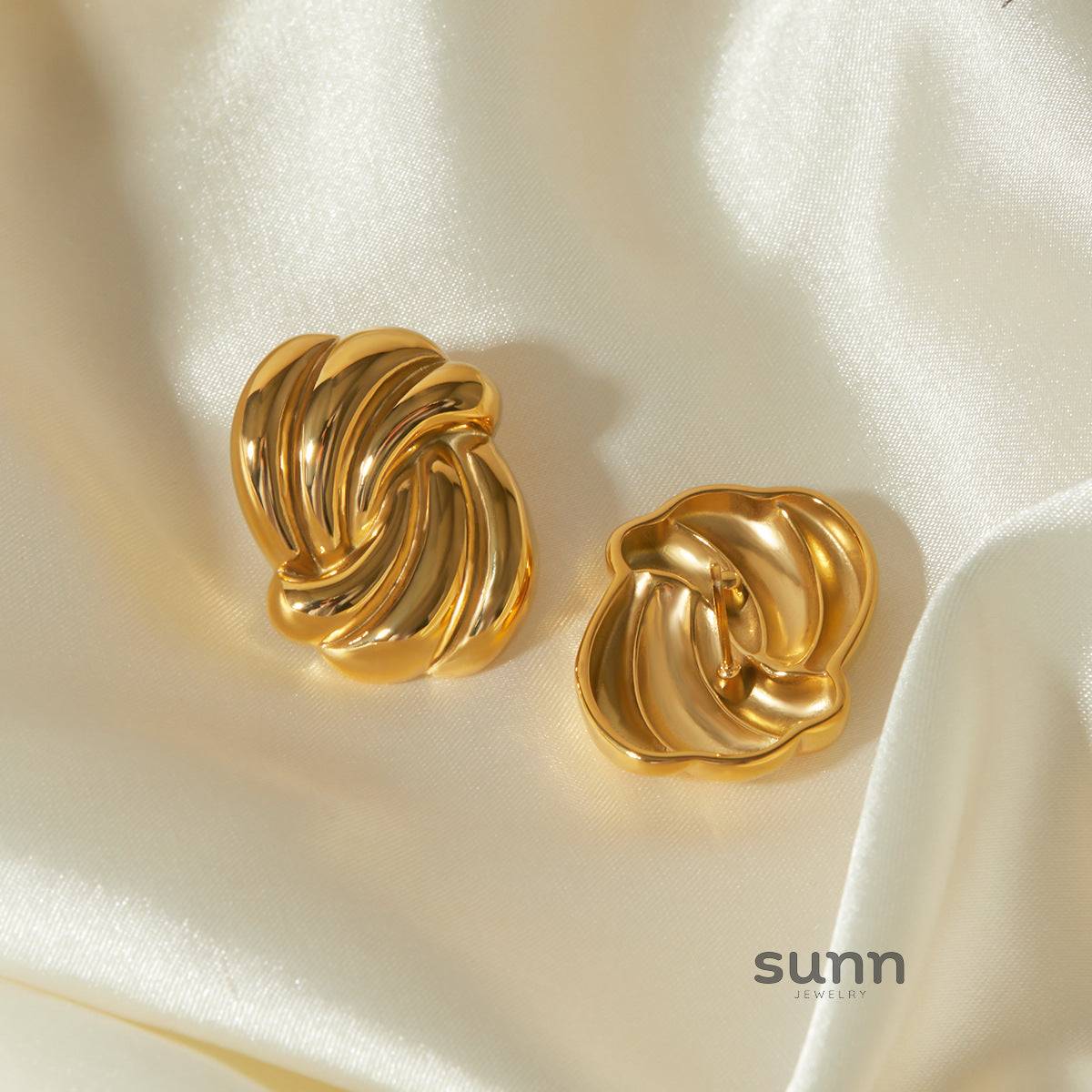 Niyah Gold Wave Stud Earrings