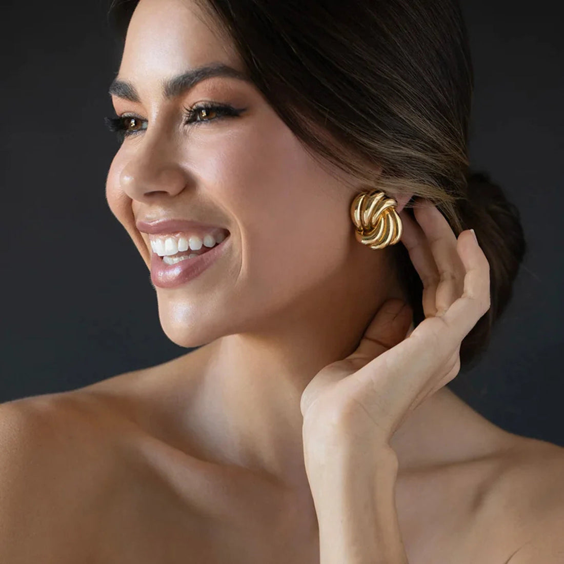 Niyah Gold Wave Stud Earrings