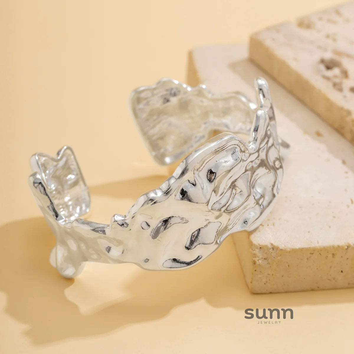 Noemy Sculpted Cuff Bracelet