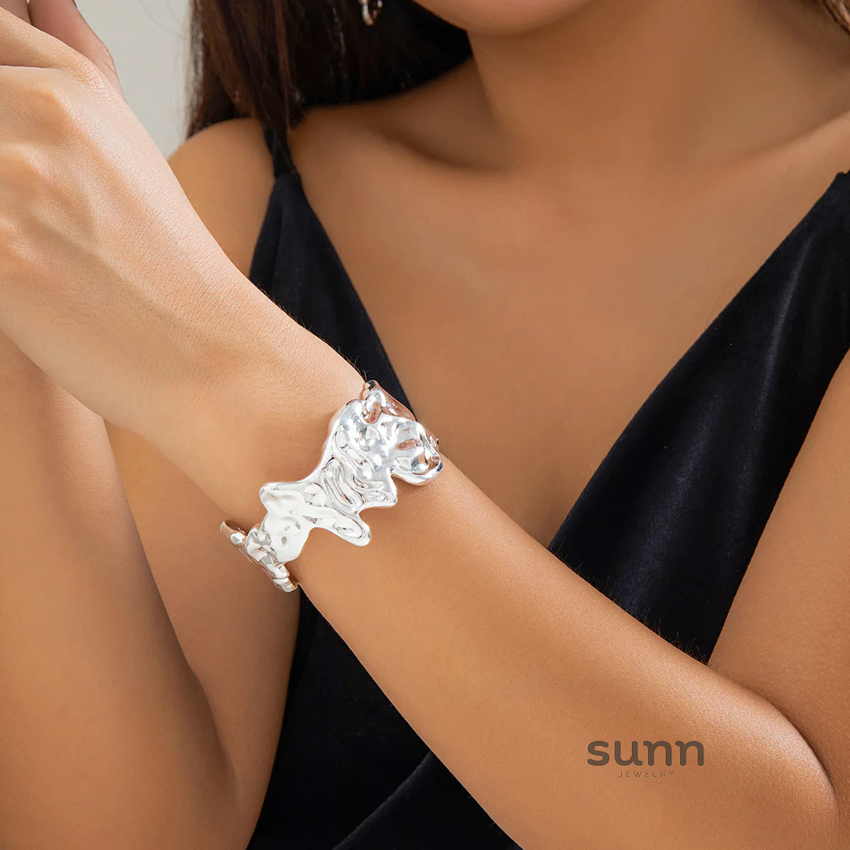 Noemy Sculpted Cuff Bracelet