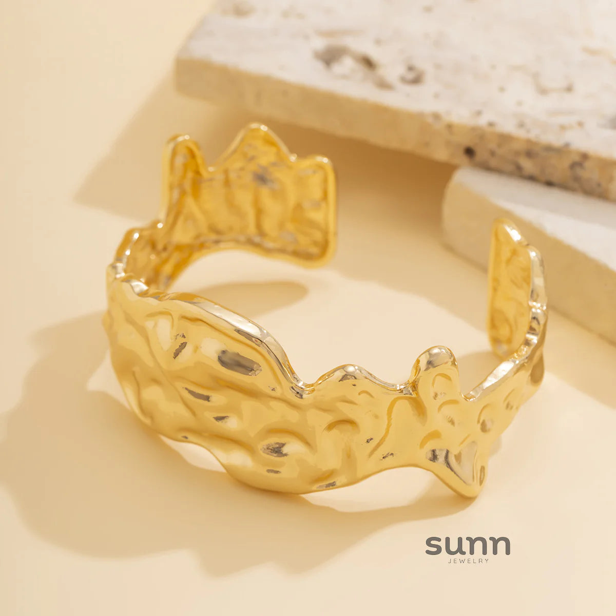 Noemy Sculpted Cuff Bracelet