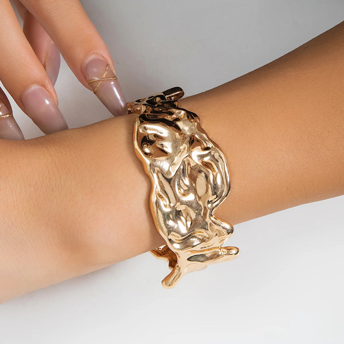 Noemy Sculpted Cuff Bracelet