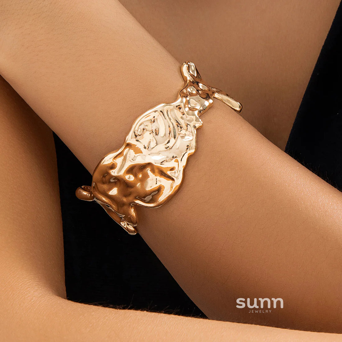Noemy Sculpted Cuff Bracelet