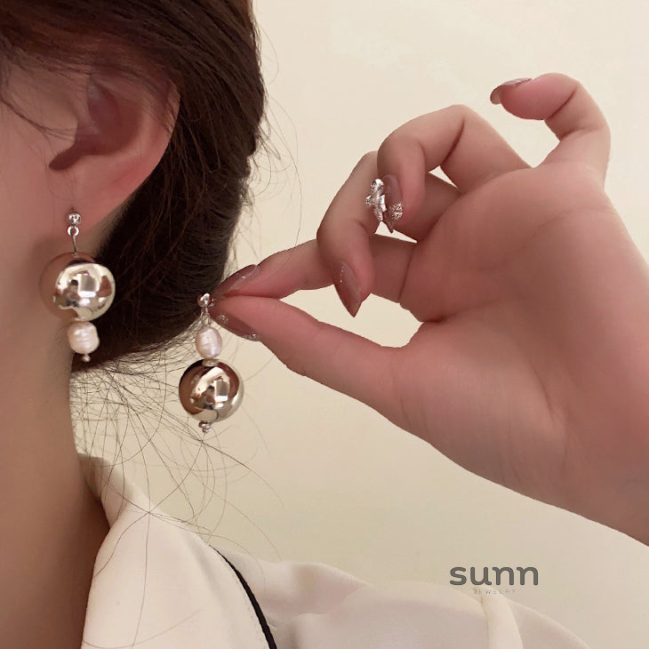 Nolan Asymmetric Pearl Earrings [GM7QUCAG]