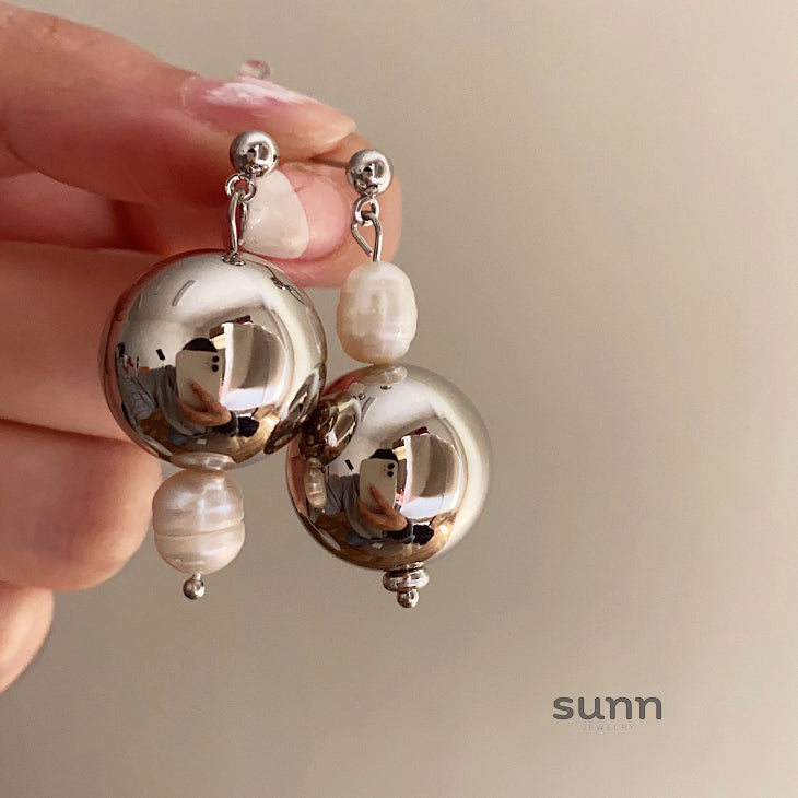 Nolan Asymmetric Pearl Earrings [EPAG53Z4]