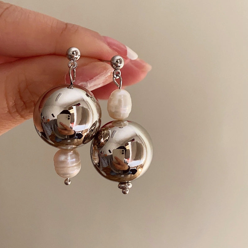 Nolan Asymmetric Pearl Earrings [UQVWFNVD]