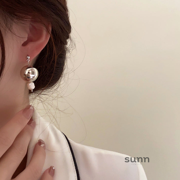 Nolan Asymmetric Pearl Earrings [8L7Q0S3C]