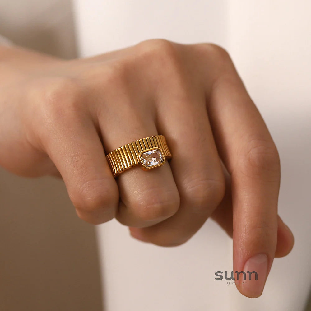 Norah Vintage Ribbed Ring