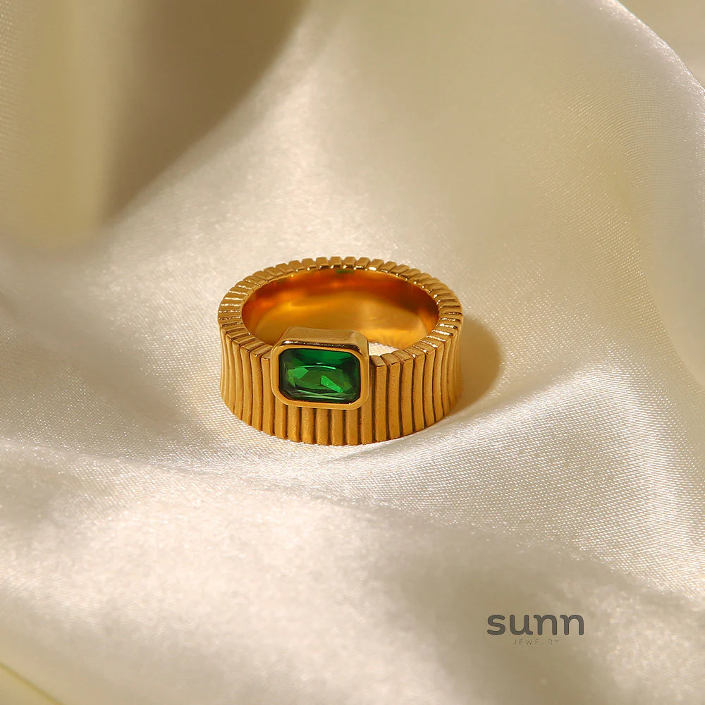 Norah Vintage Ribbed Ring
