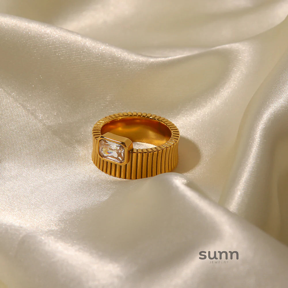 Norah Vintage Ribbed Ring