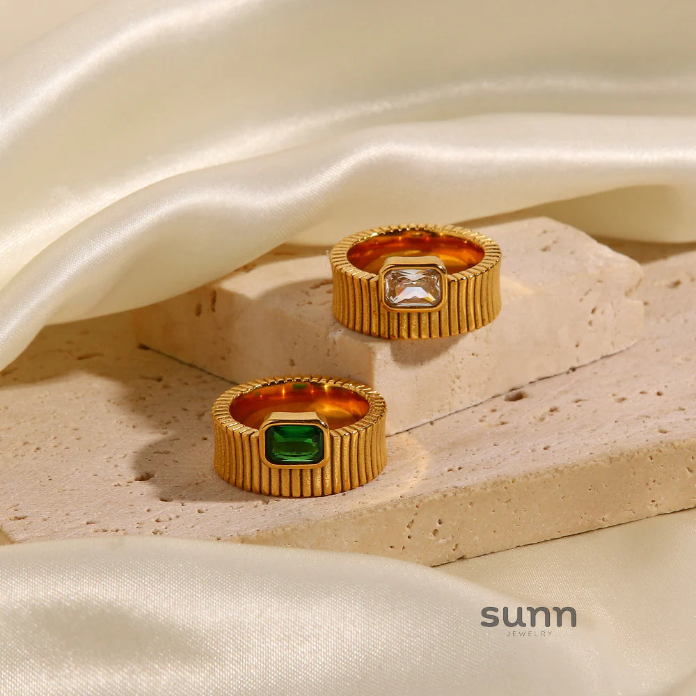 Norah Vintage Ribbed Ring