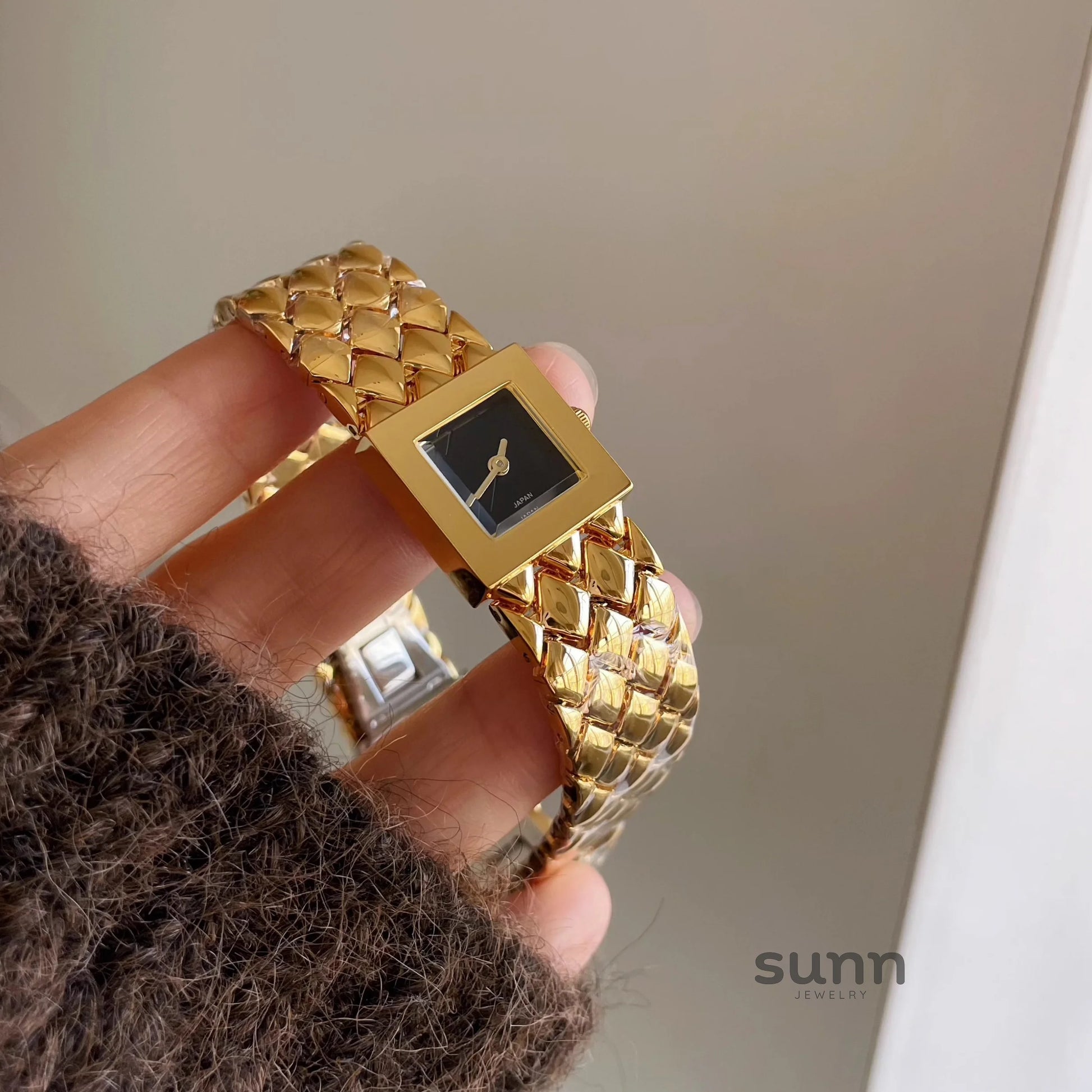 Nour Vintage Square Watch