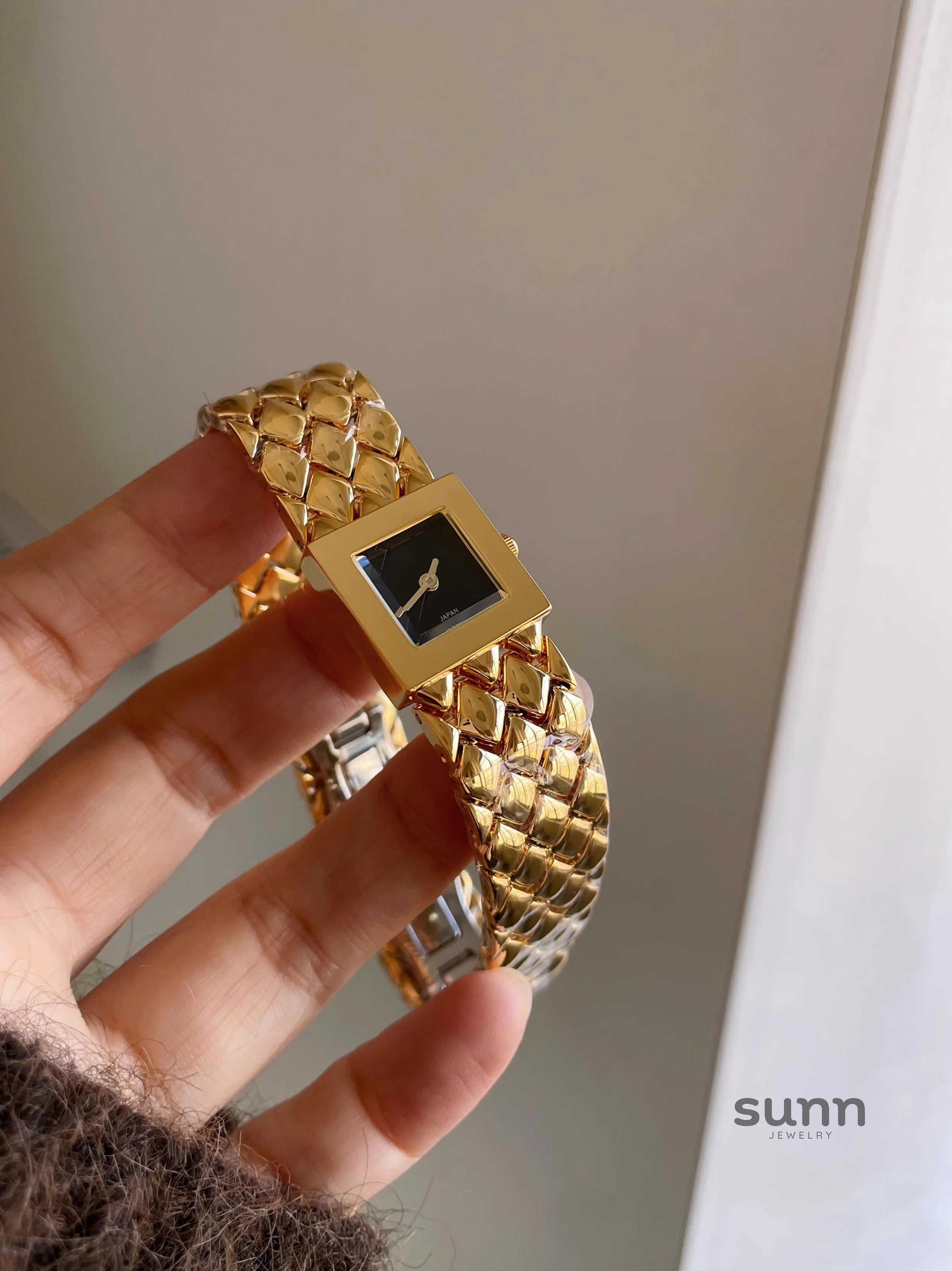 Nour Vintage Square Watch