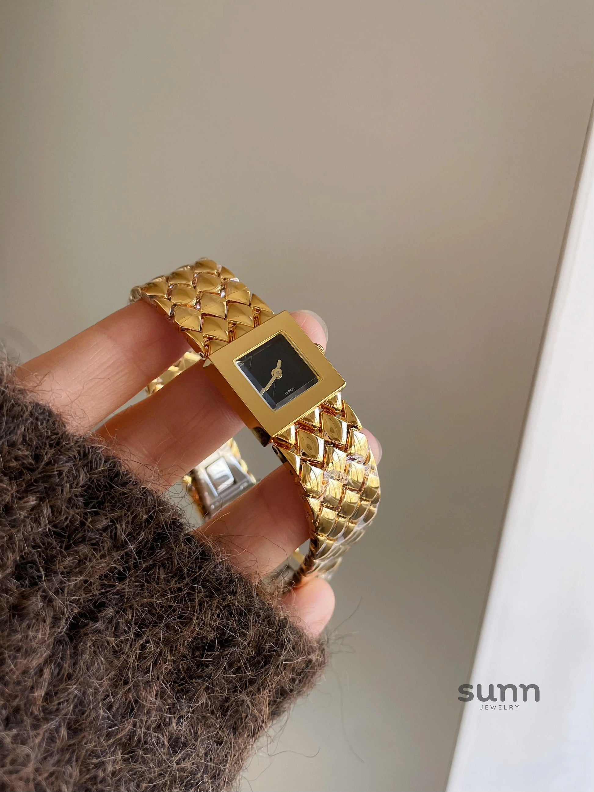 Nour Vintage Square Watch