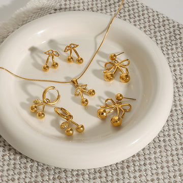 Nuha Cherry Charm Necklace Set [79R4ODA0]