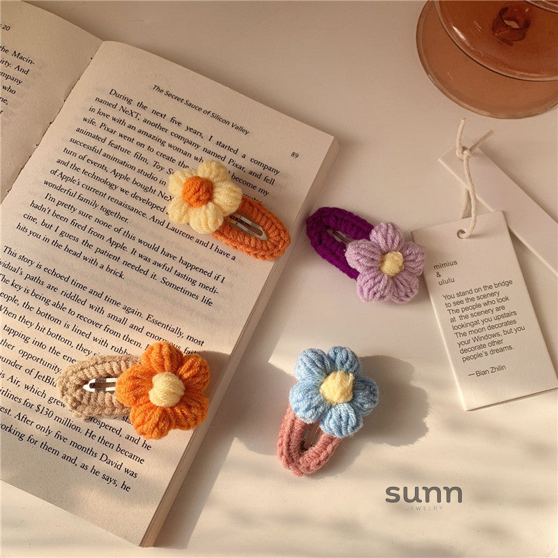 Nyah Petite Floral Hair Clip [AP5AFDKN]
