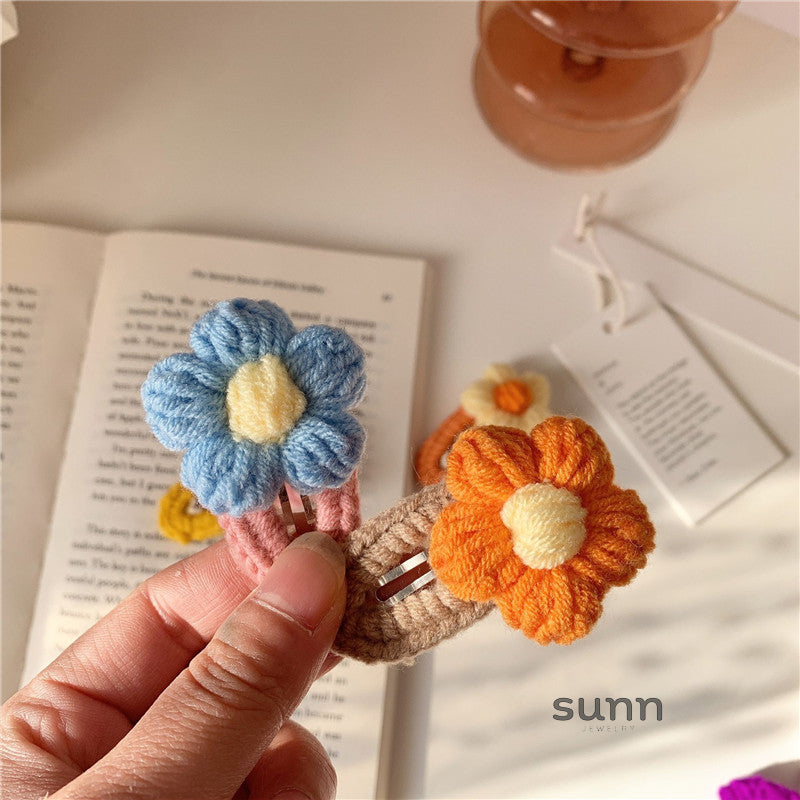 Nyah Petite Floral Hair Clip [DYNO5CPO]