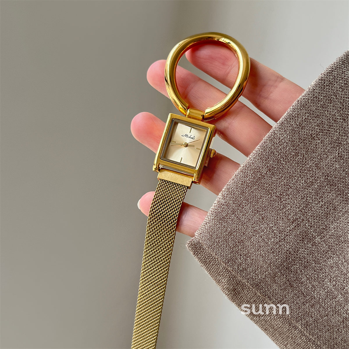 Nyasia Magnetic Mesh Watch [B36882GV]