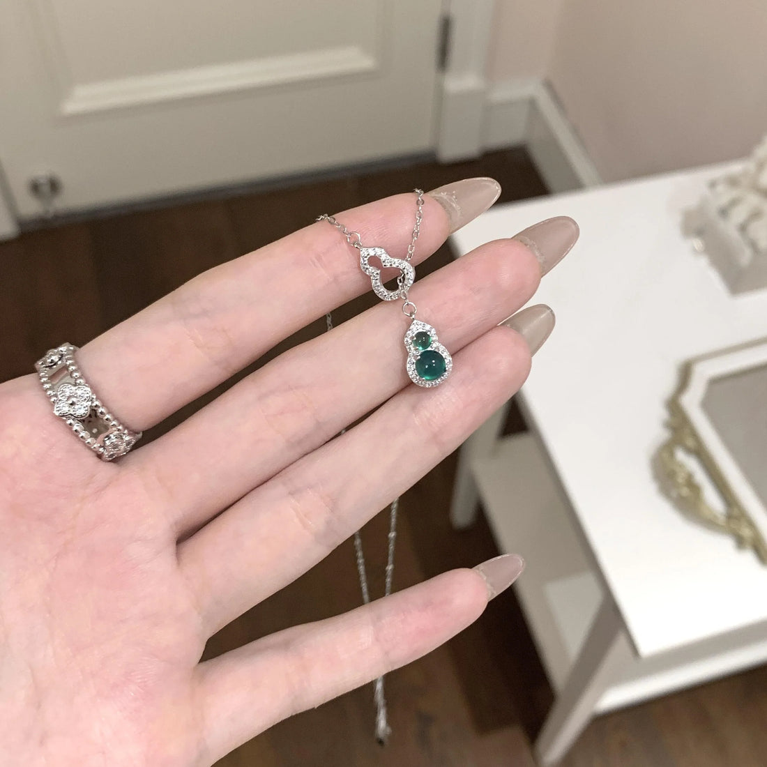 Nyelle Emerald Gourd Necklace
