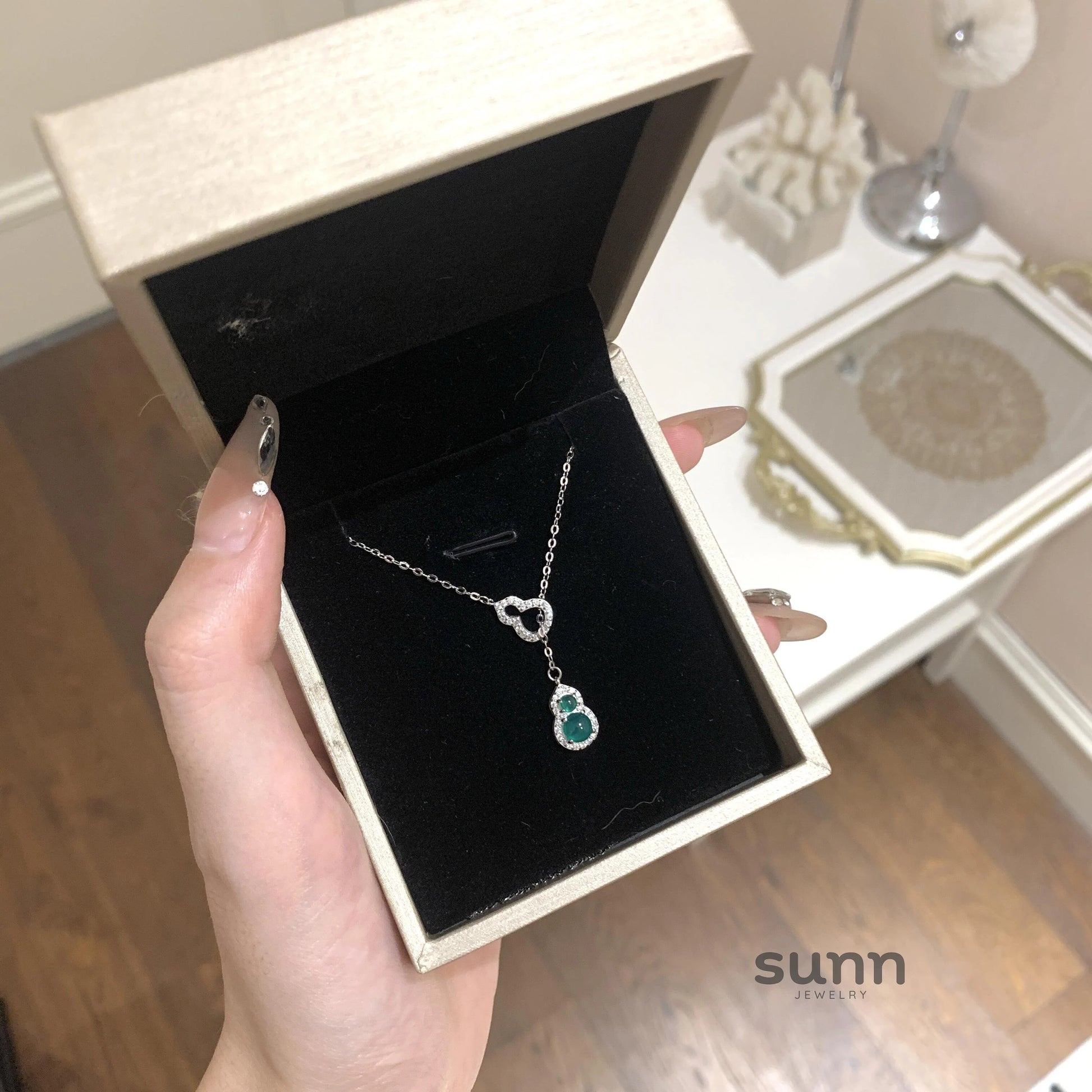 Nyelle Emerald Gourd Necklace