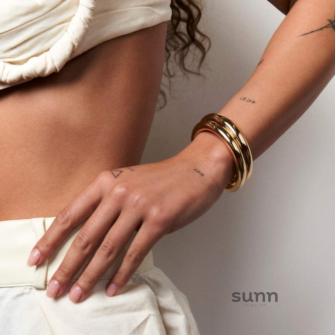 Nyomi Sleek Bangle [VM8R4WIA]