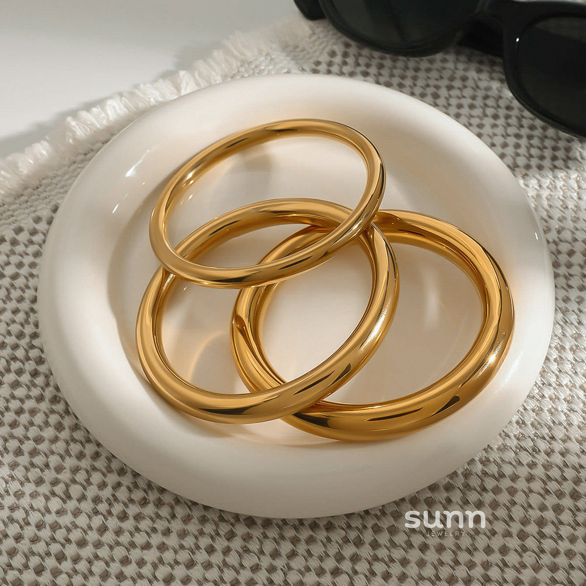 Nyomi Sleek Bangle [FADFT856]